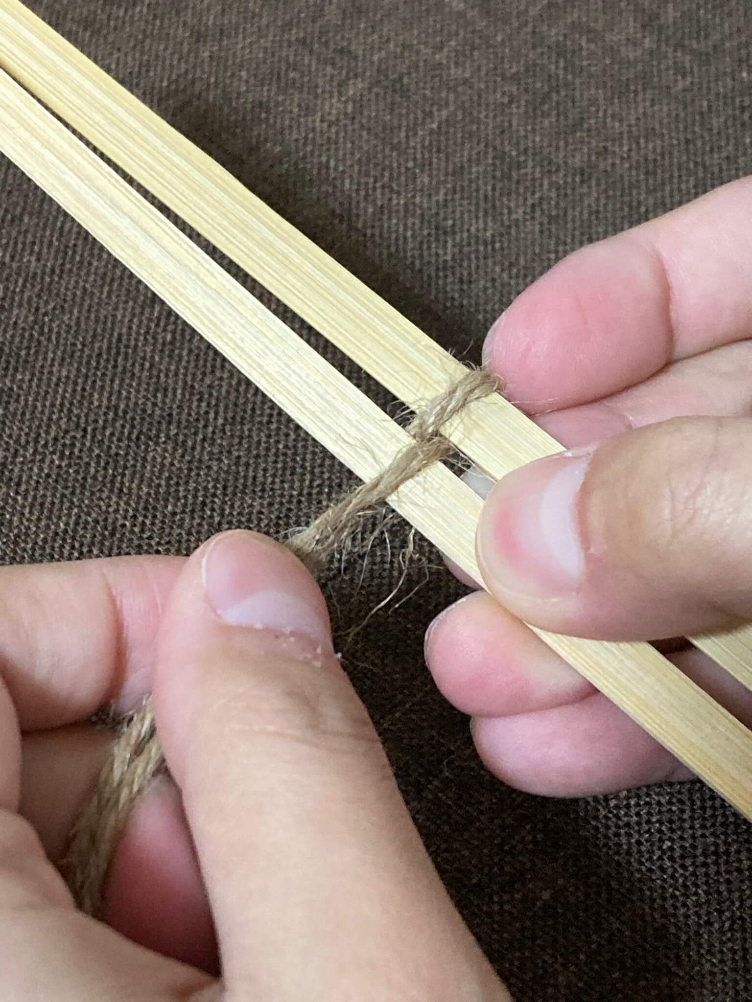竹簡(ちっかん)の歴史・作り方を紹介 紙より前の本とはどのようなもの? | ハナシマ先生の教えて!漢文。